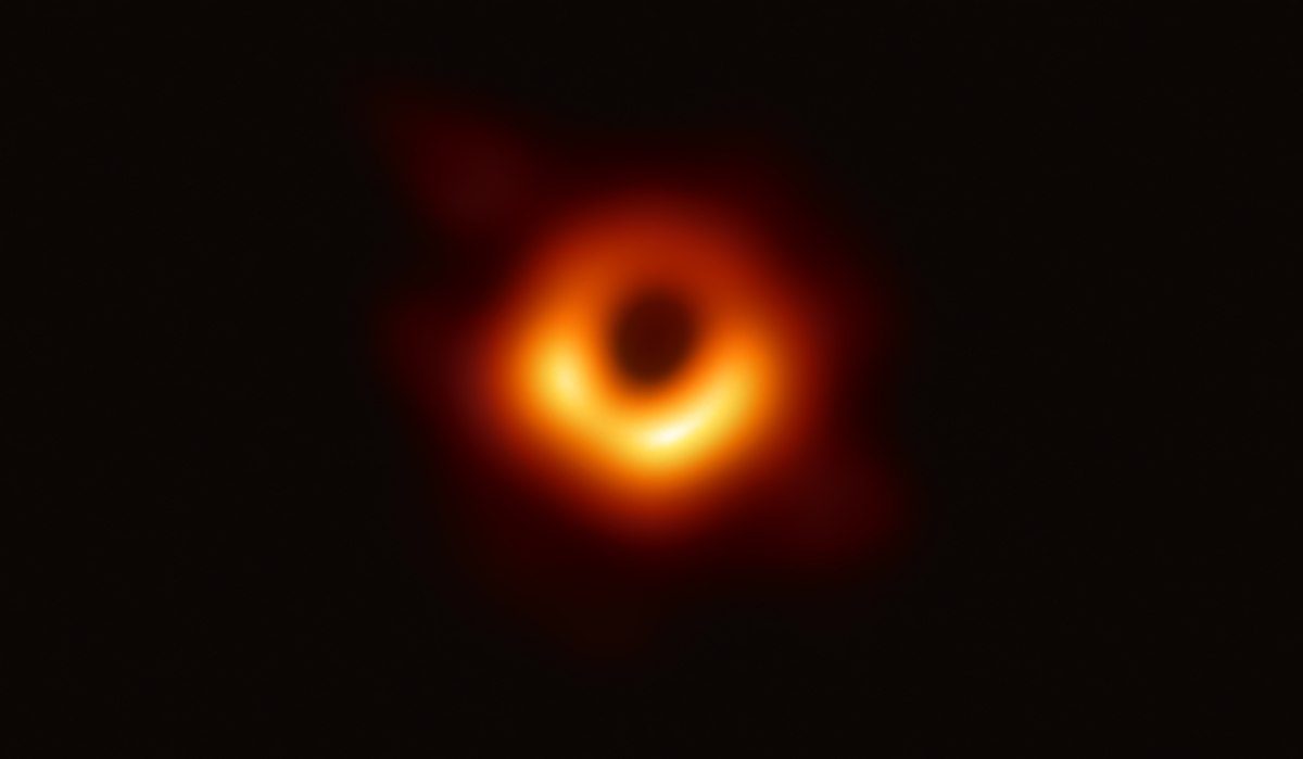 czarna dziura m87