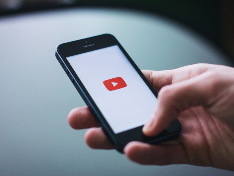 YouTube inwestuje w podcasty, w zamian oczekuje wideo