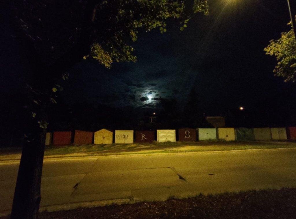 Asus Zenfone 6 zdjęcie w trybie nocnym obiektywem szerokokątnym w nocy