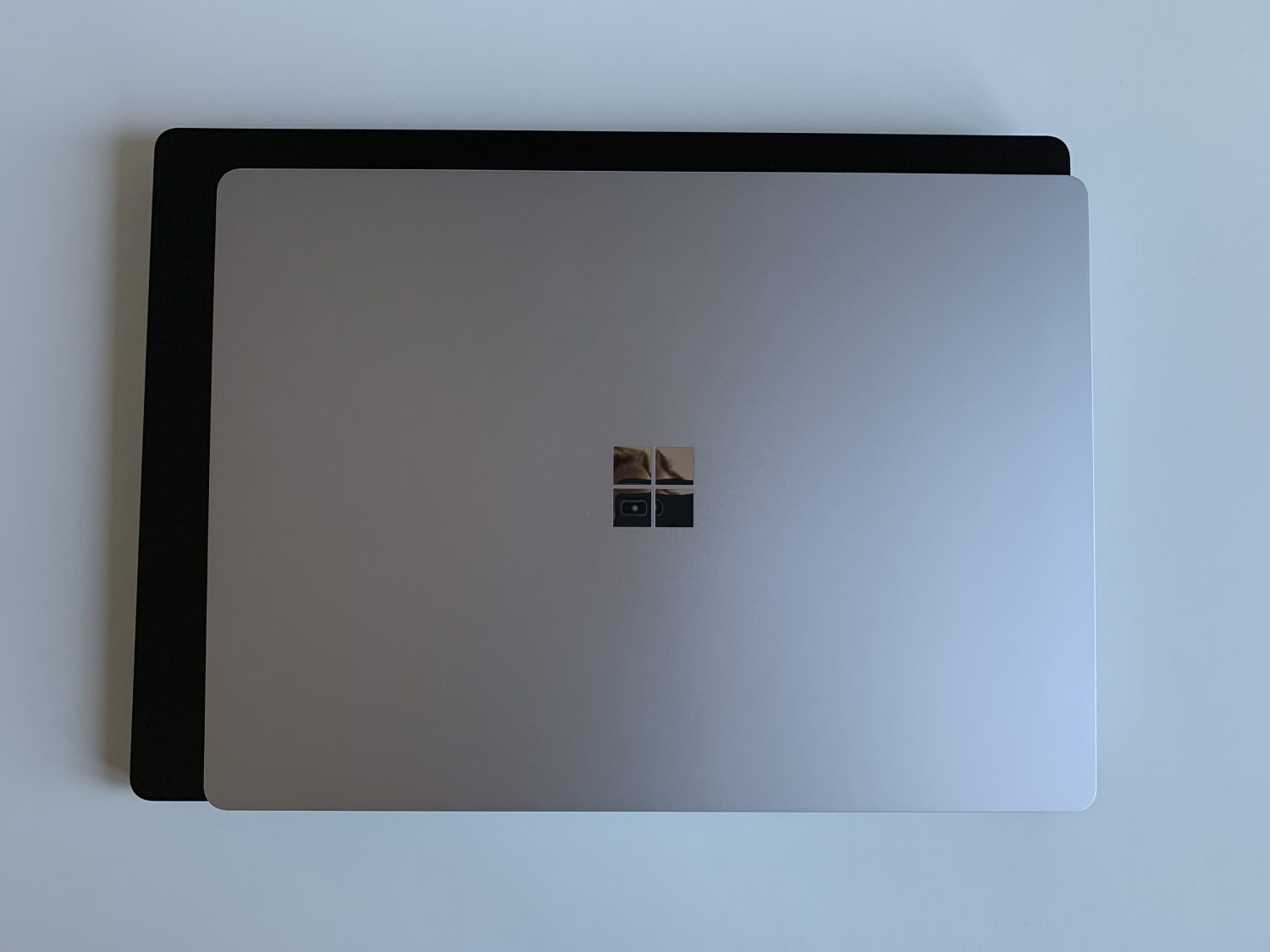 porównanie surface laptop 13 i 15