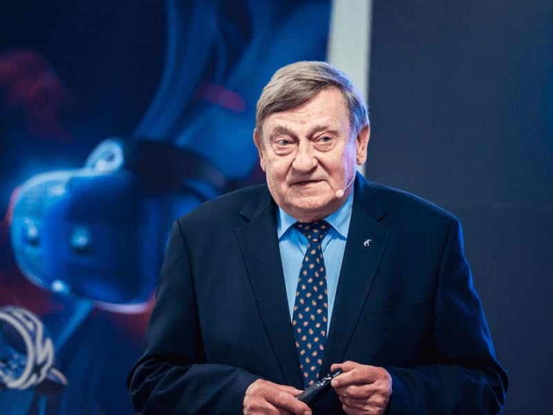 Gen. Hermaszewski znów w kosmosie! HTC Vive Cosmos – najnowszy system wirtualnej rzeczywistości oficjalnie zadebiutował w Polsce