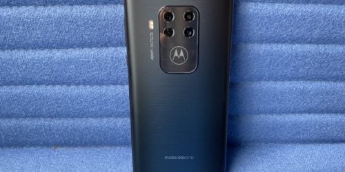 Zbliżenie na Motorola One Zoom. Recenzja nietypowego smartfona od Moto One
