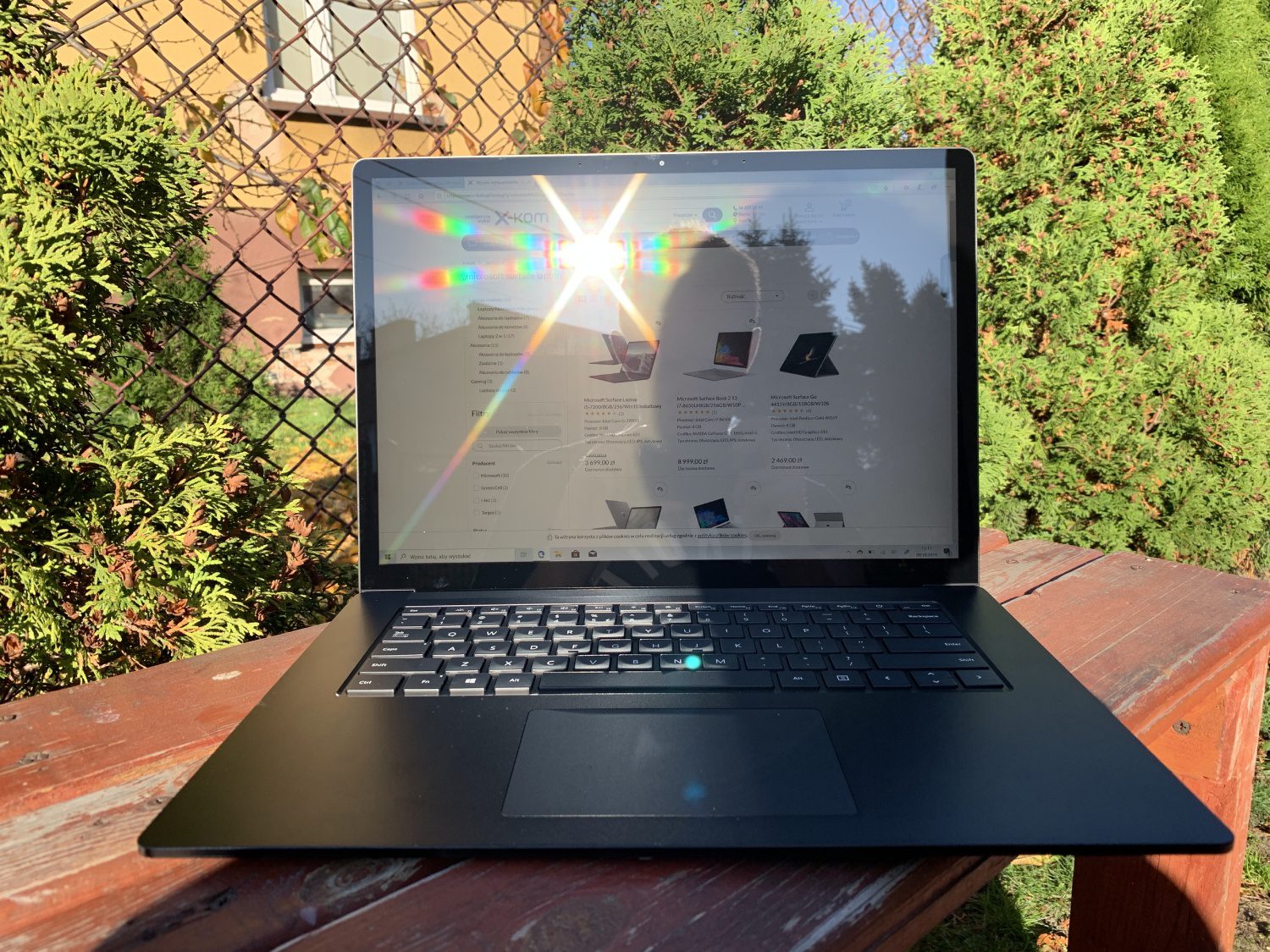 surface laptop 3 13 w słońcu