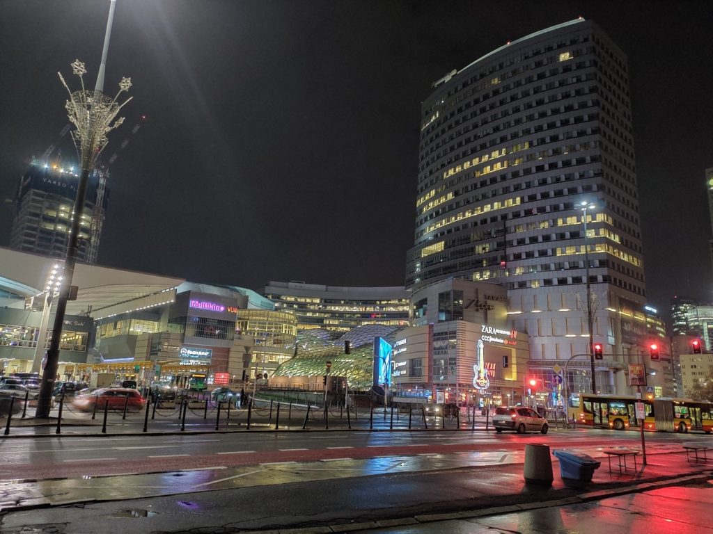 Zdjęcie z ASUS ROG Phone II Warszawa Centralna nocą