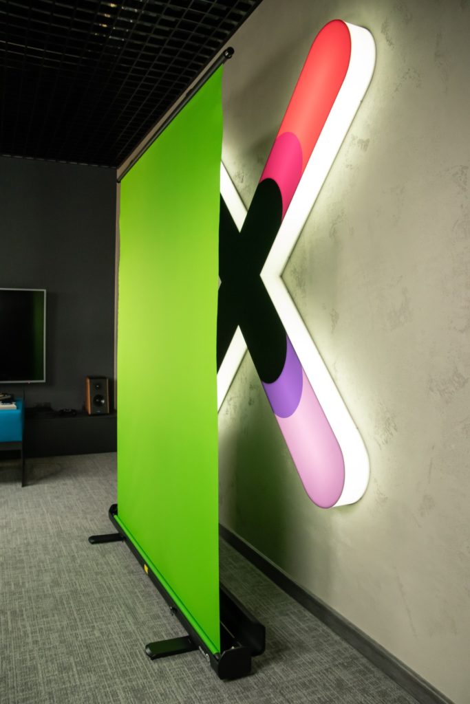 green screen elgato - logo x-kom