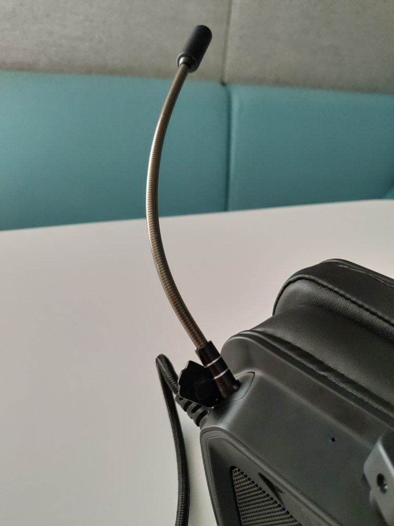 Patriot Viper V380 mikrofon podłączony do słuchawek