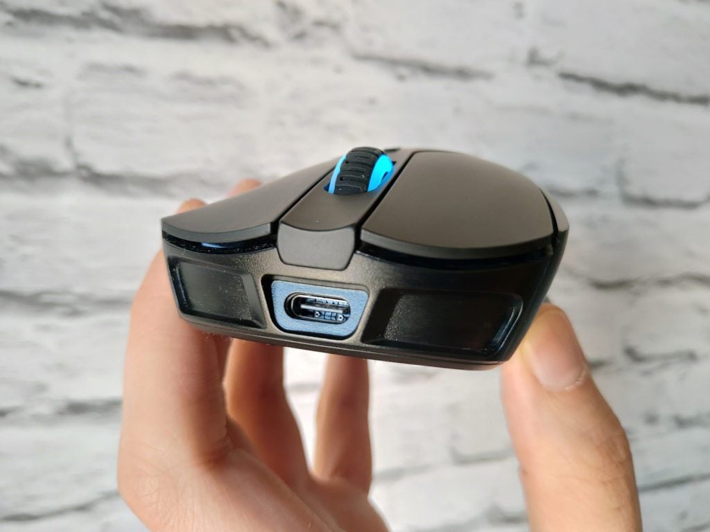 HyperX Pulsefire Dart port USB typu C z przodu myszy