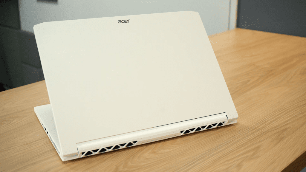 Acer ConceptD 7 - tył