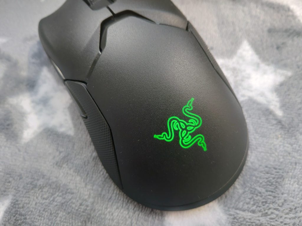 Razer Viper Ultimate podświetlone logo myszki