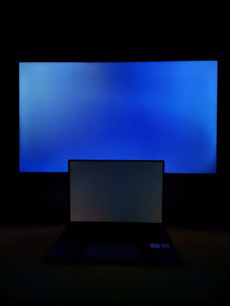 MateBook X Pro 2020 porównanie jasności ekranu z TV