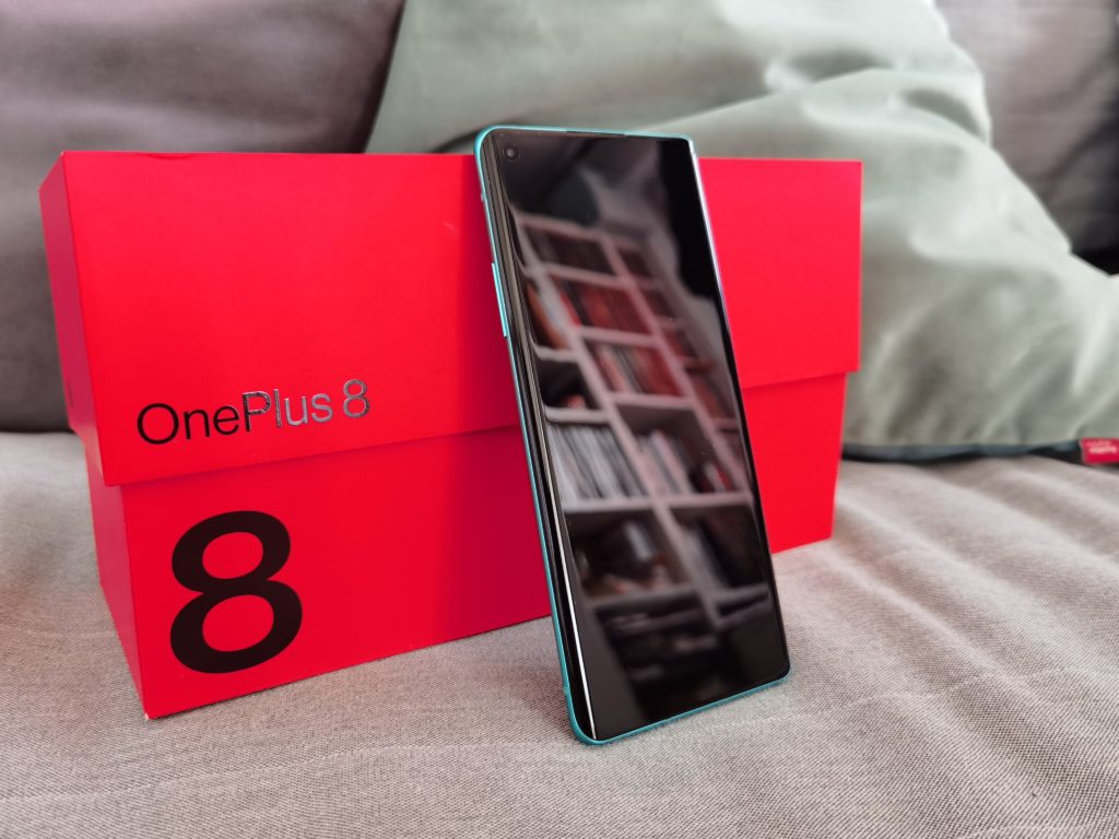 OnePlus 8 przód