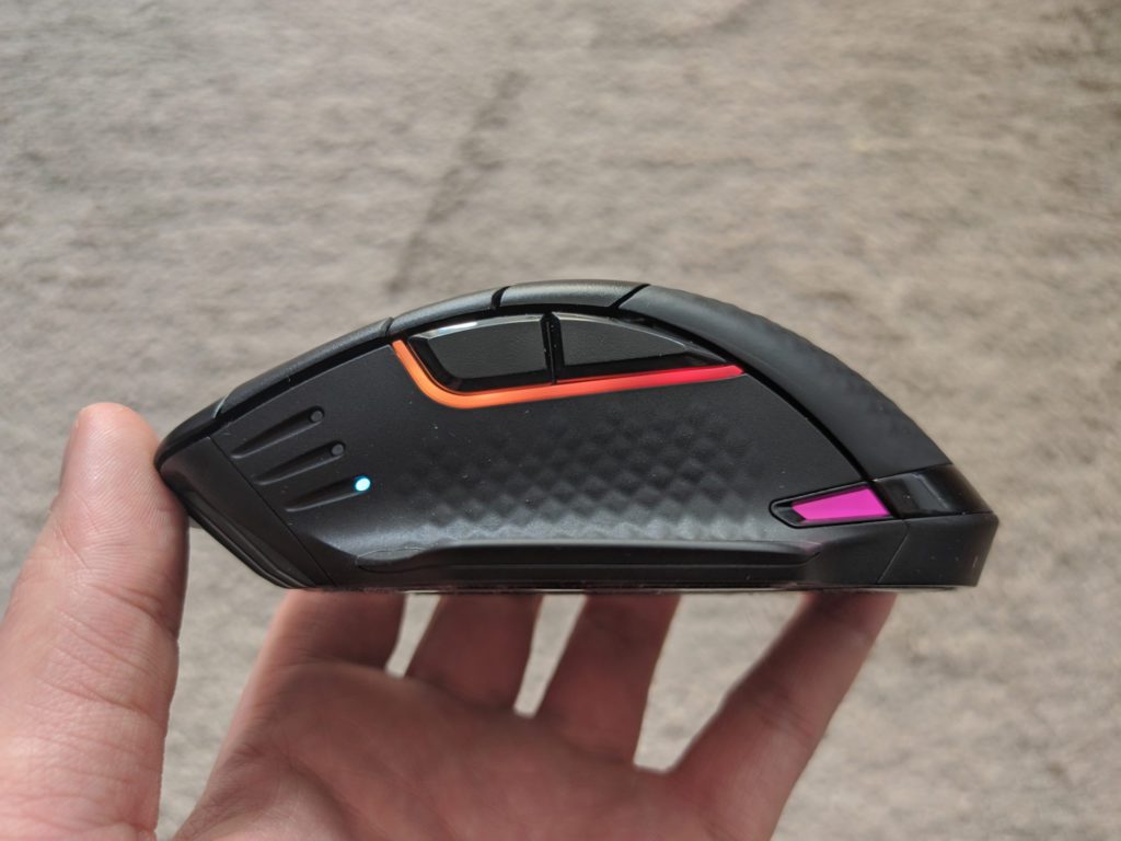 Corsair Dark Core RGB Pro SE lewy bok myszki