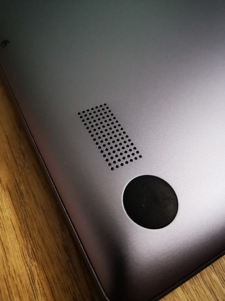 Huawei MateBook 13 głośniki są od spodu laptopa