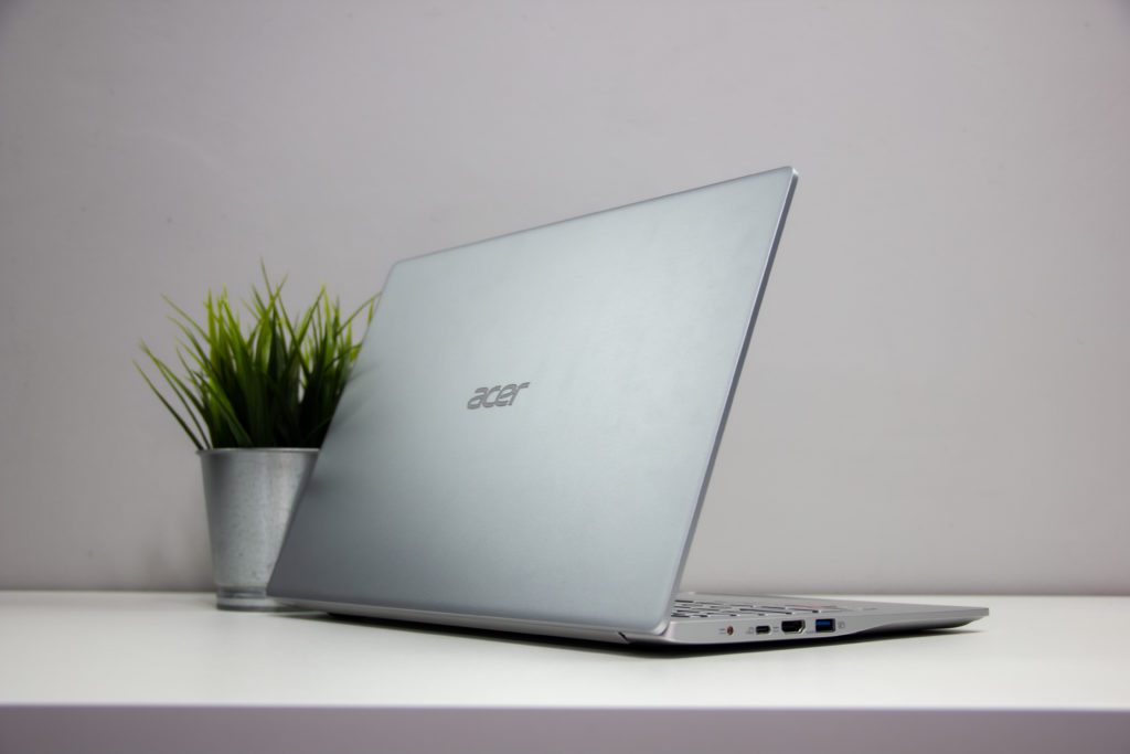 Acer Swift 3 Ryzen 5 4500U rzut z tyłu, oersoektywa zza