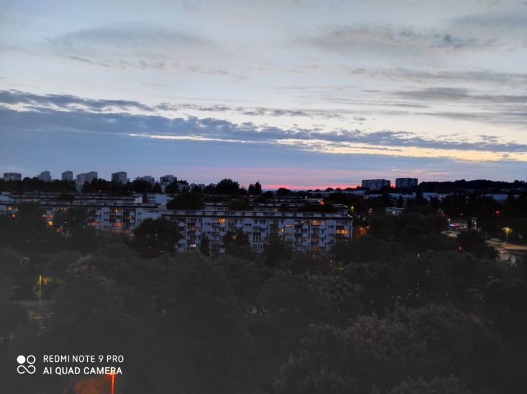 zdjęcie nocne z Redmi Note 9 Pro