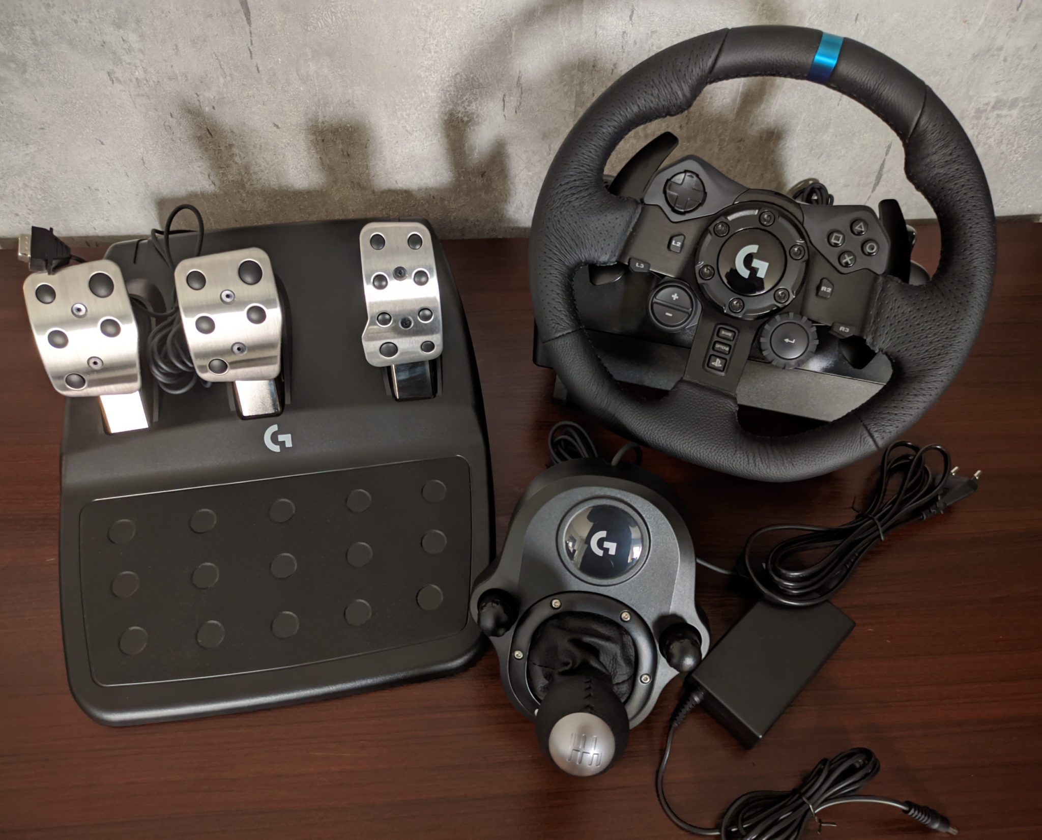 Recenzja kierownicy Logitech G923 i Logitech Shifter – być jak Kubica w ...