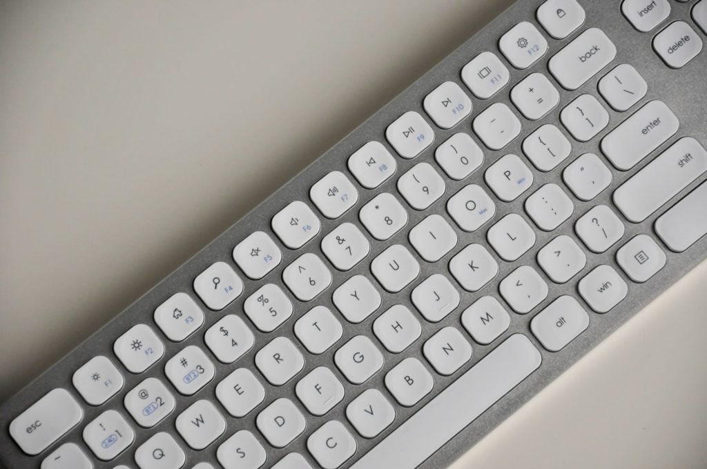 aluminiowa klawiatura bezprzewodowa
