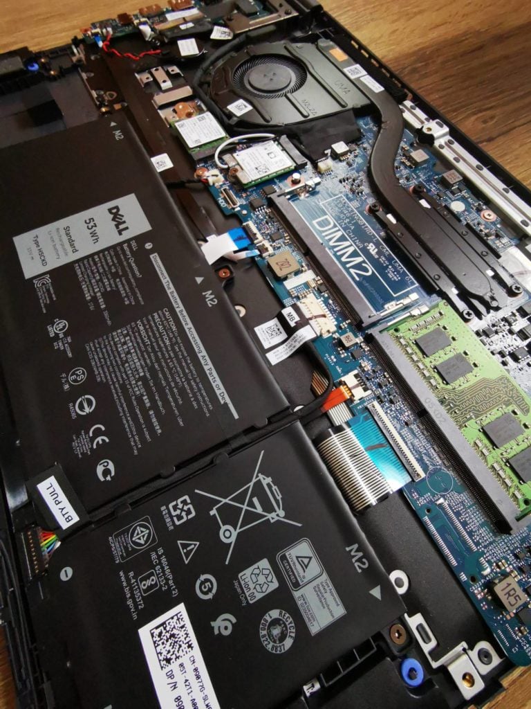 Dell Latitude 3510 wnętrze laptopa
