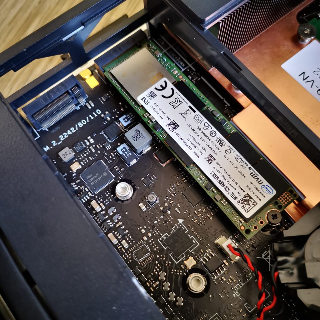 Intel NUC 9 Extreme dysk SSD