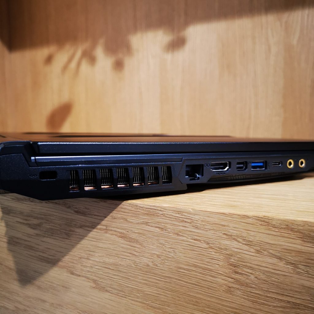 MSI GL75 Leopard LAN, HDMI i USB
