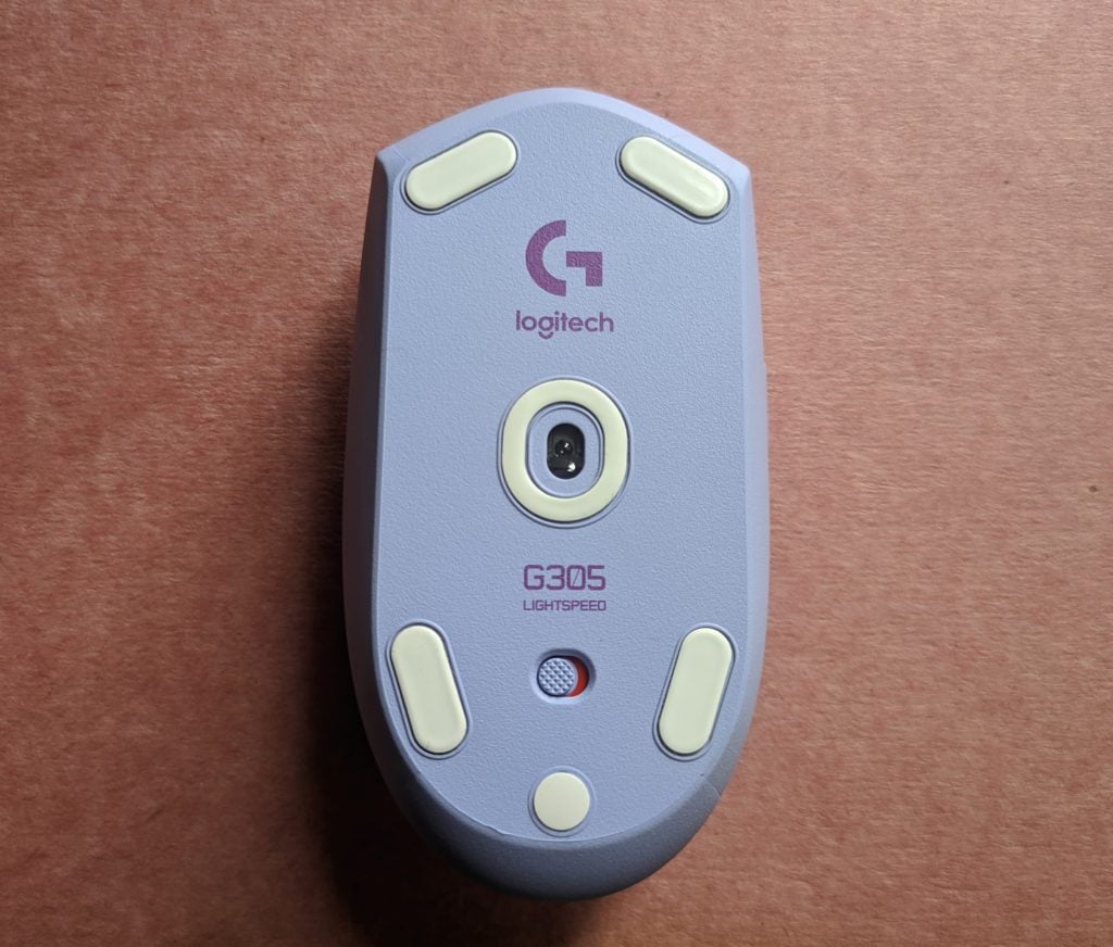 Logitech G305 LIGHTSPEED spód myszki i sensor