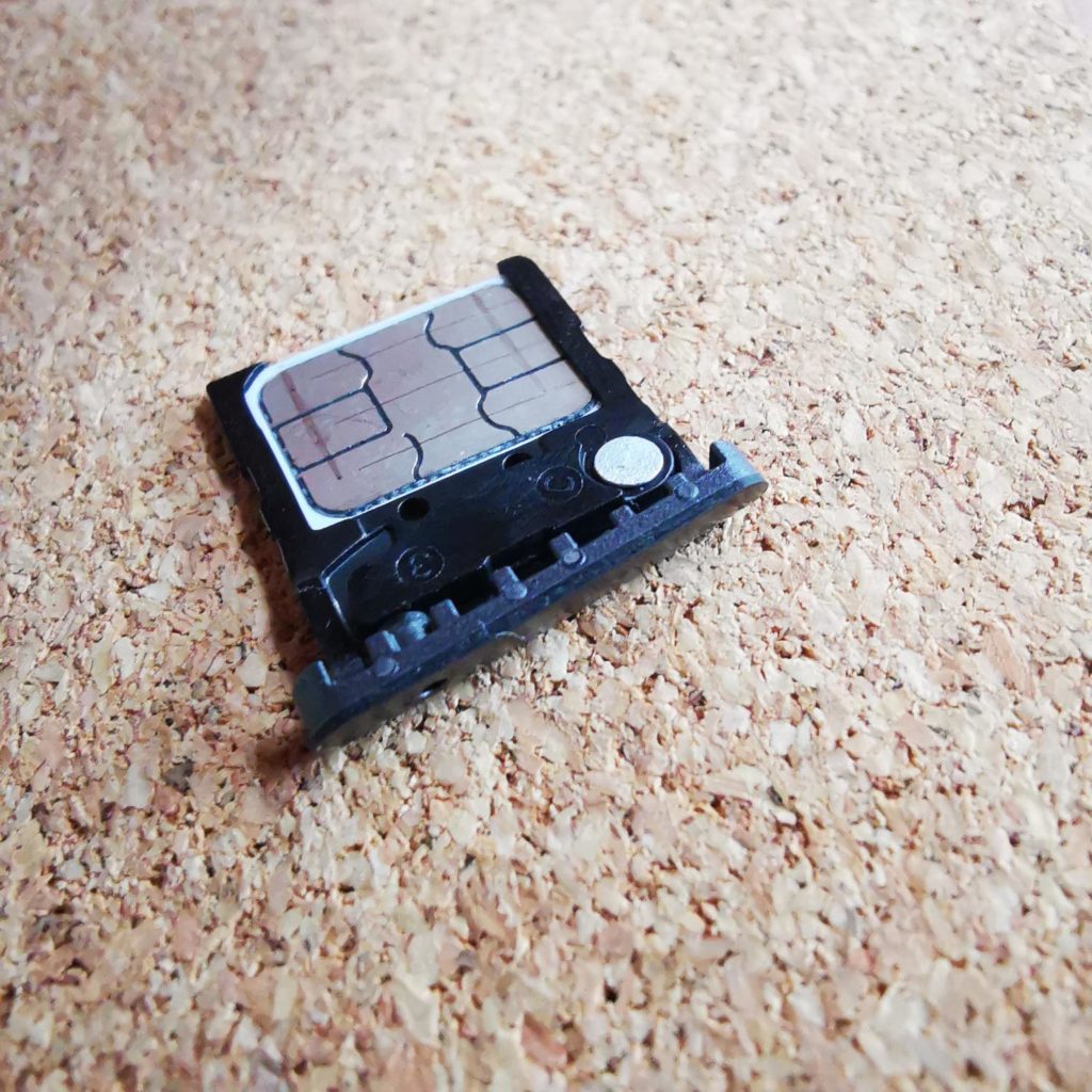 Motorola Razr 5G tacka na nano-SIM