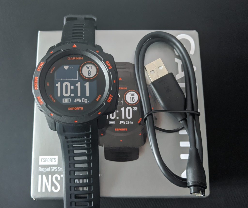 Garmin Instinct Esports pudełko z kablem