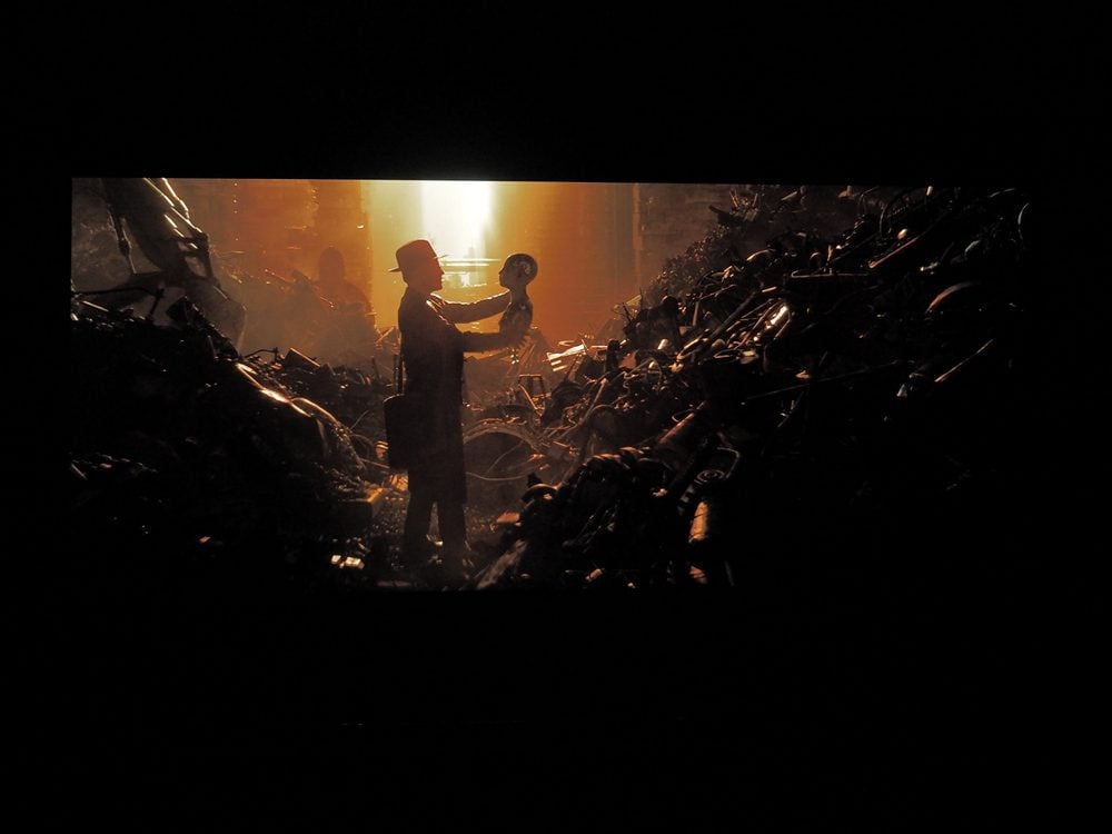 kadr z filmu alita: battle angel na ekranie philipsa 65oled855
