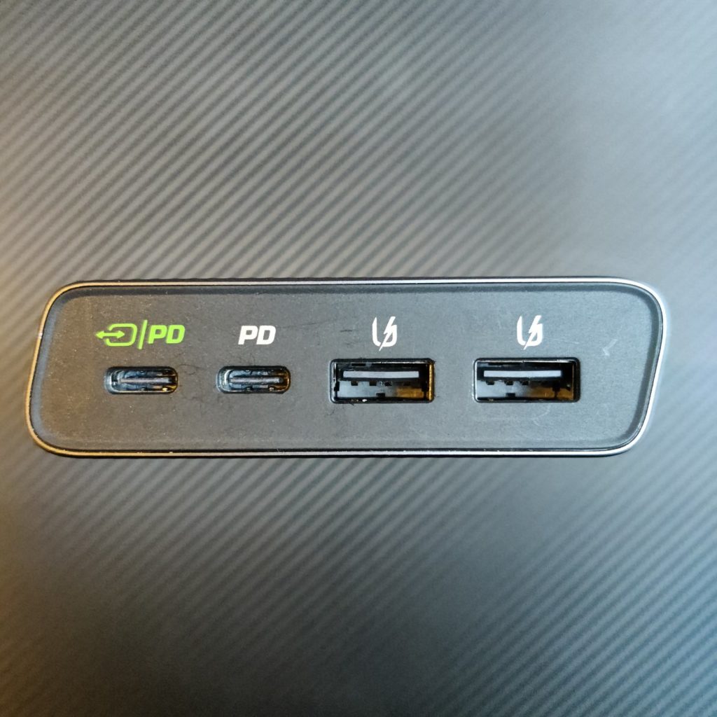 PowerPlay Ultra złącza USB