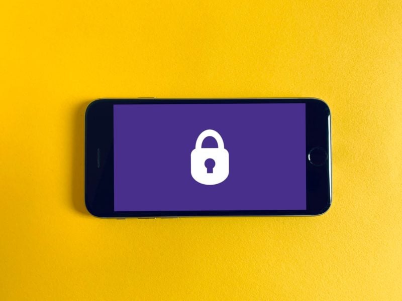 Jak chronić prywatność i zabezpieczyć telefon przed hakerami i złodziejami?
