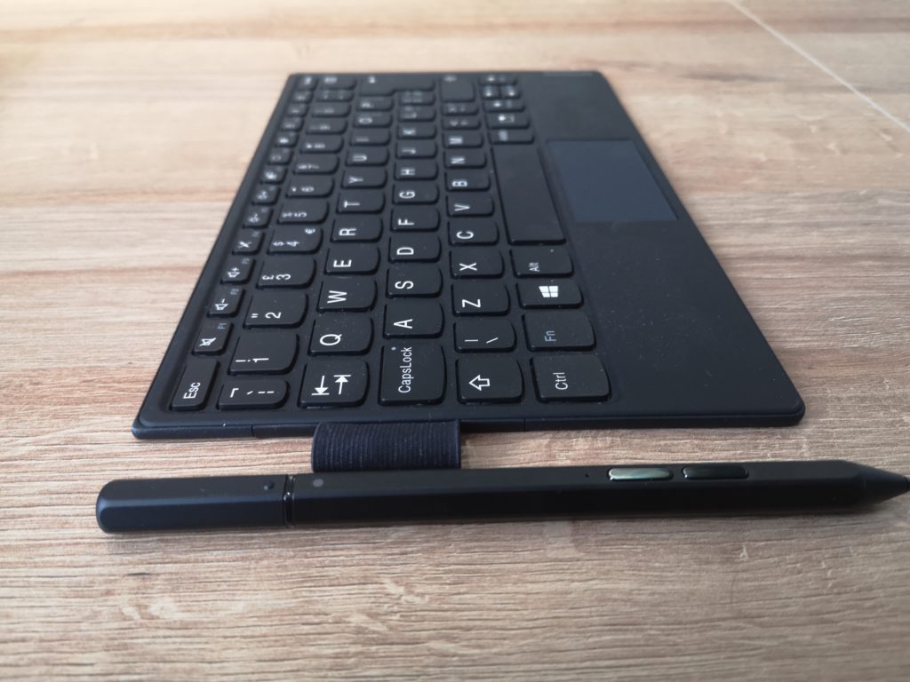 Lenovo ThinkPad X1 Fold rysik i klawiatura