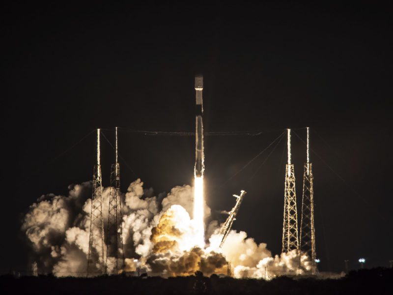 Misja Starlink-19 zakończona sukcesem, jednak rakieta Falcon 9 utonęła w oceanie