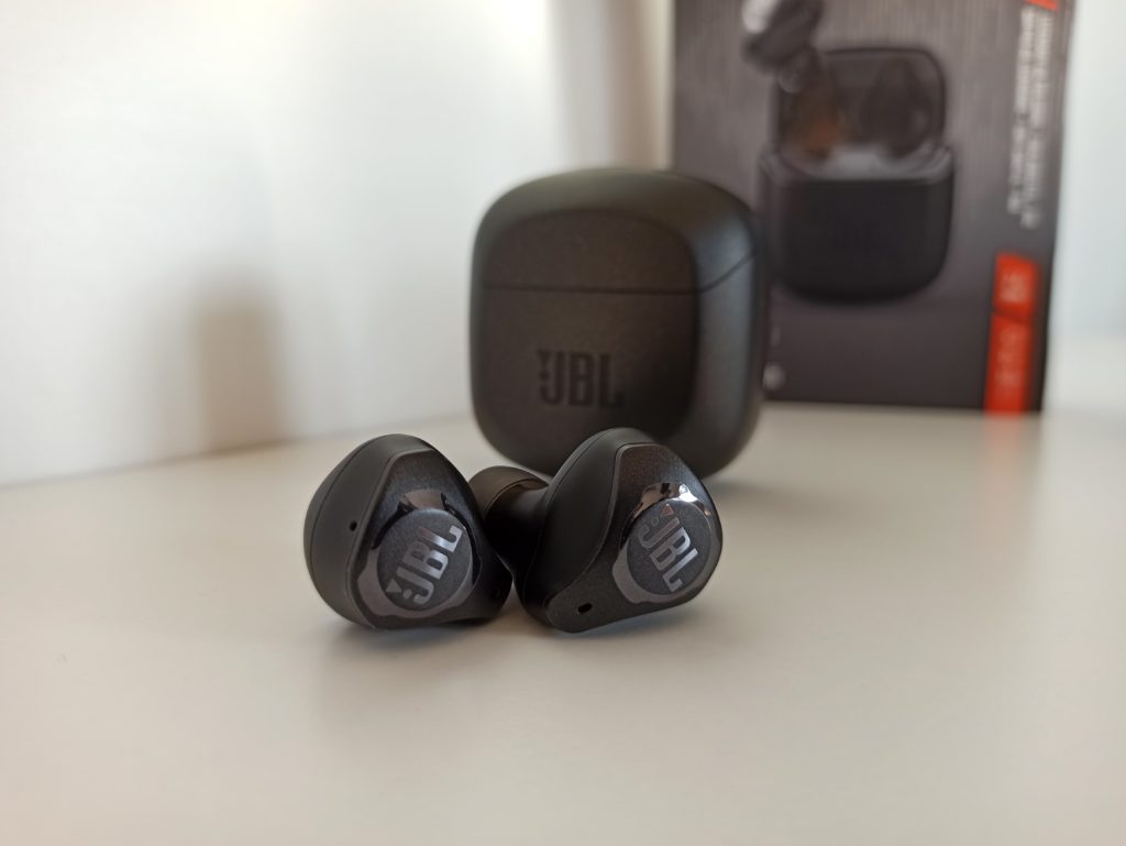 słuchawki i etui JBL Pro+