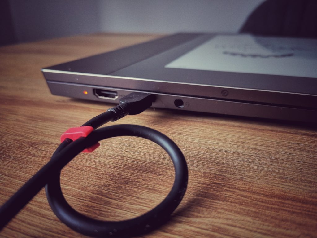 Lenovo ThinkBook Plus e-ink złącza lewa