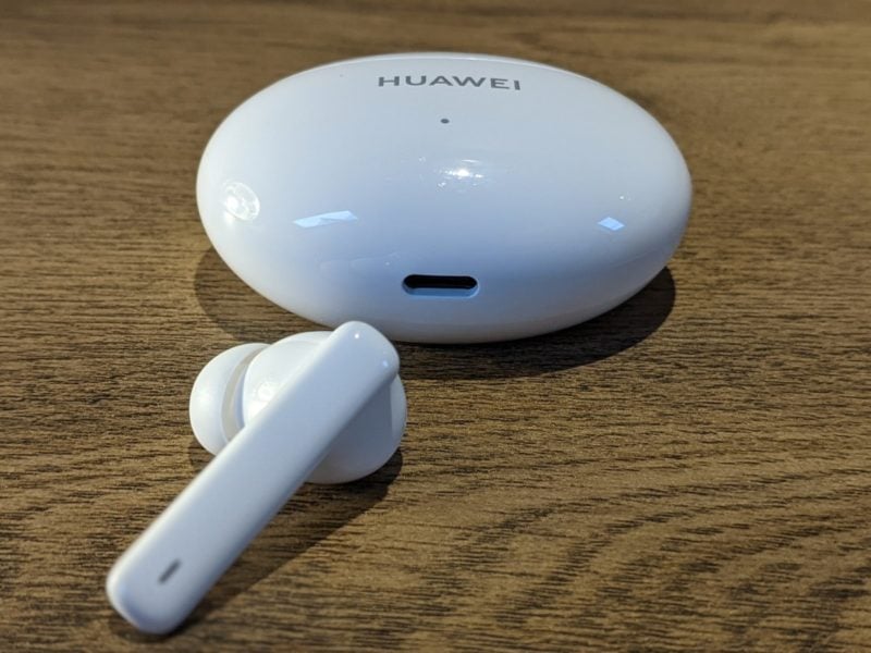 Murowany hit? Test i recenzja słuchawek Huawei FreeBuds 4i