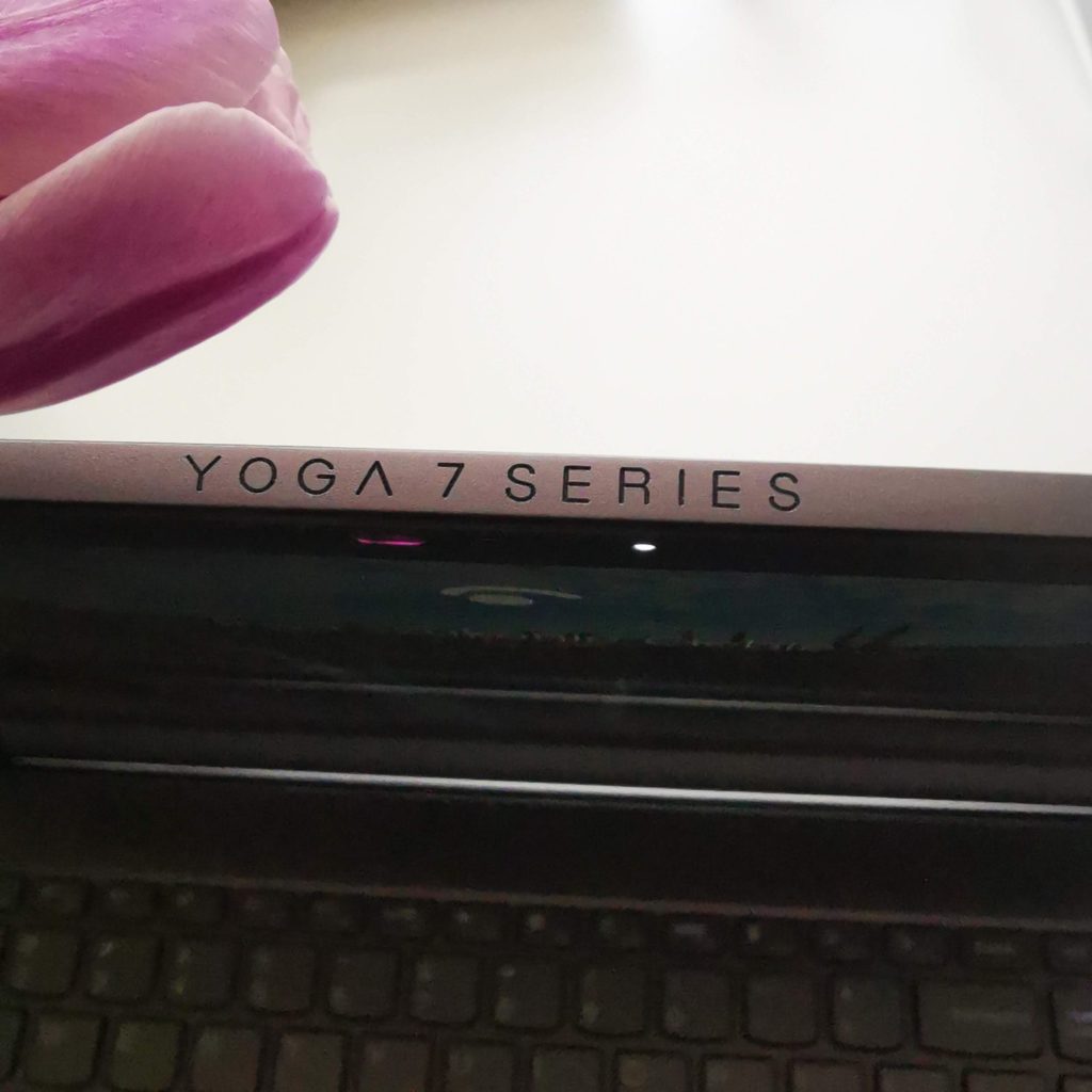 Lenovo Yoga Slim 7 logo serii