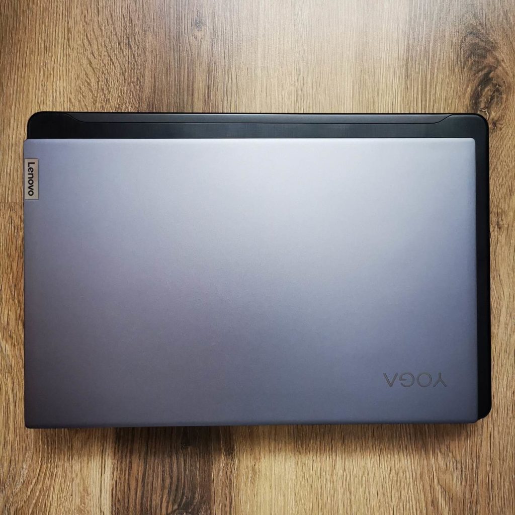 Lenovo Yoga Slim 7 porównanie wielkości laptopów 15,6 cala
