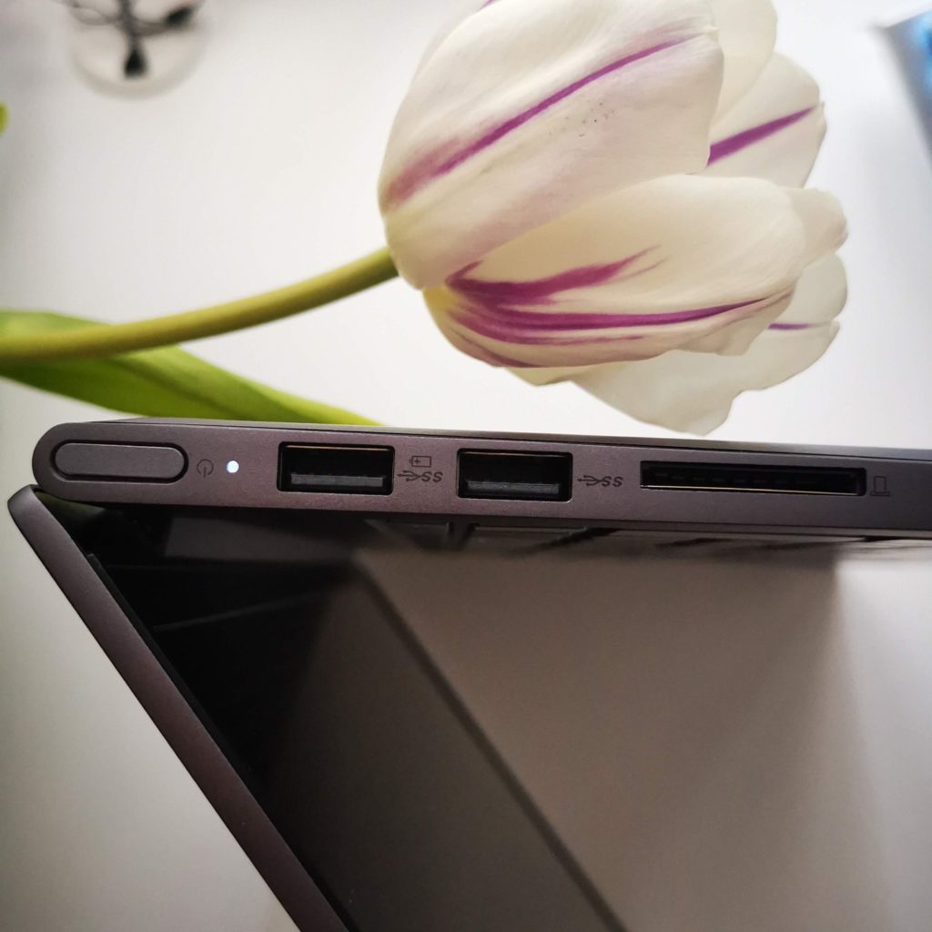 Lenovo Yoga Slim 7 porty USB i karty SD