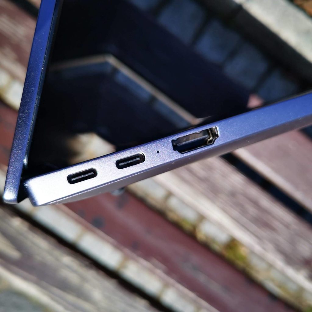Huawei MateBook D16 porty USB-C i HDMI