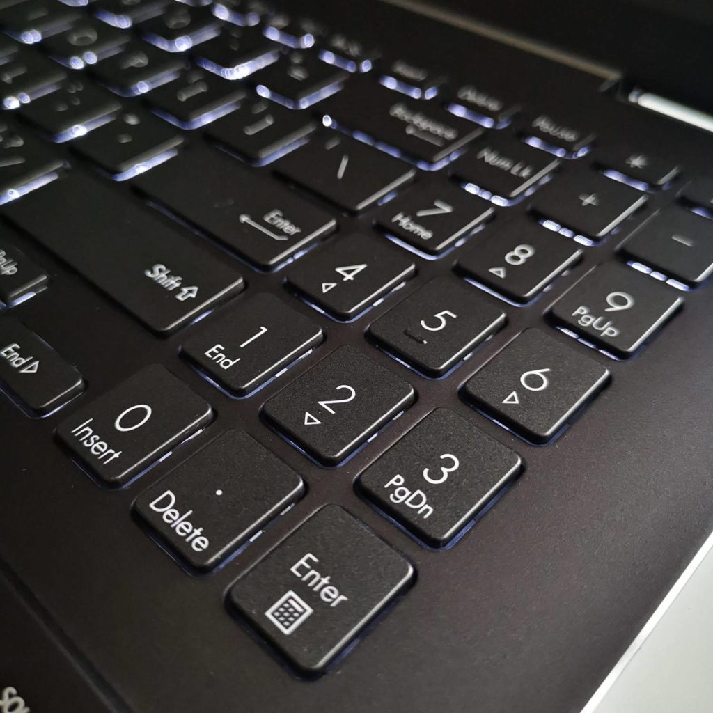 ASUS ZenBook Flip 16 UX564P klawiatura numeryczna