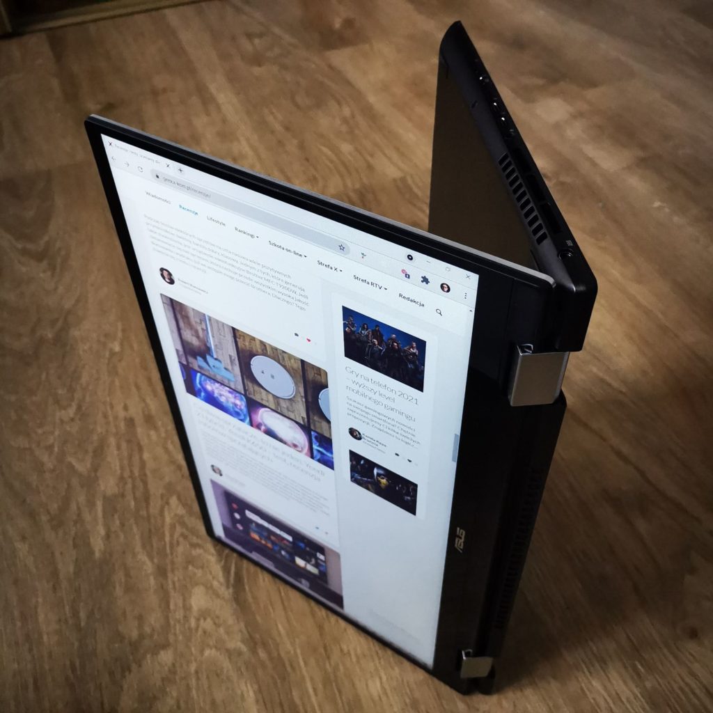 ASUS ZenBook Flip 16 UX564P w pionie