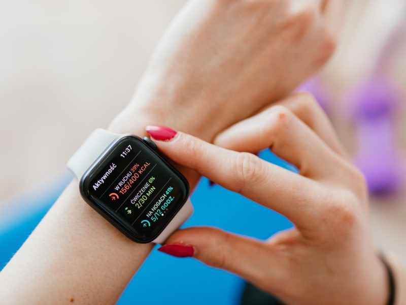 Smartwatch a zegarek sportowy – jakie są między nimi różnice?