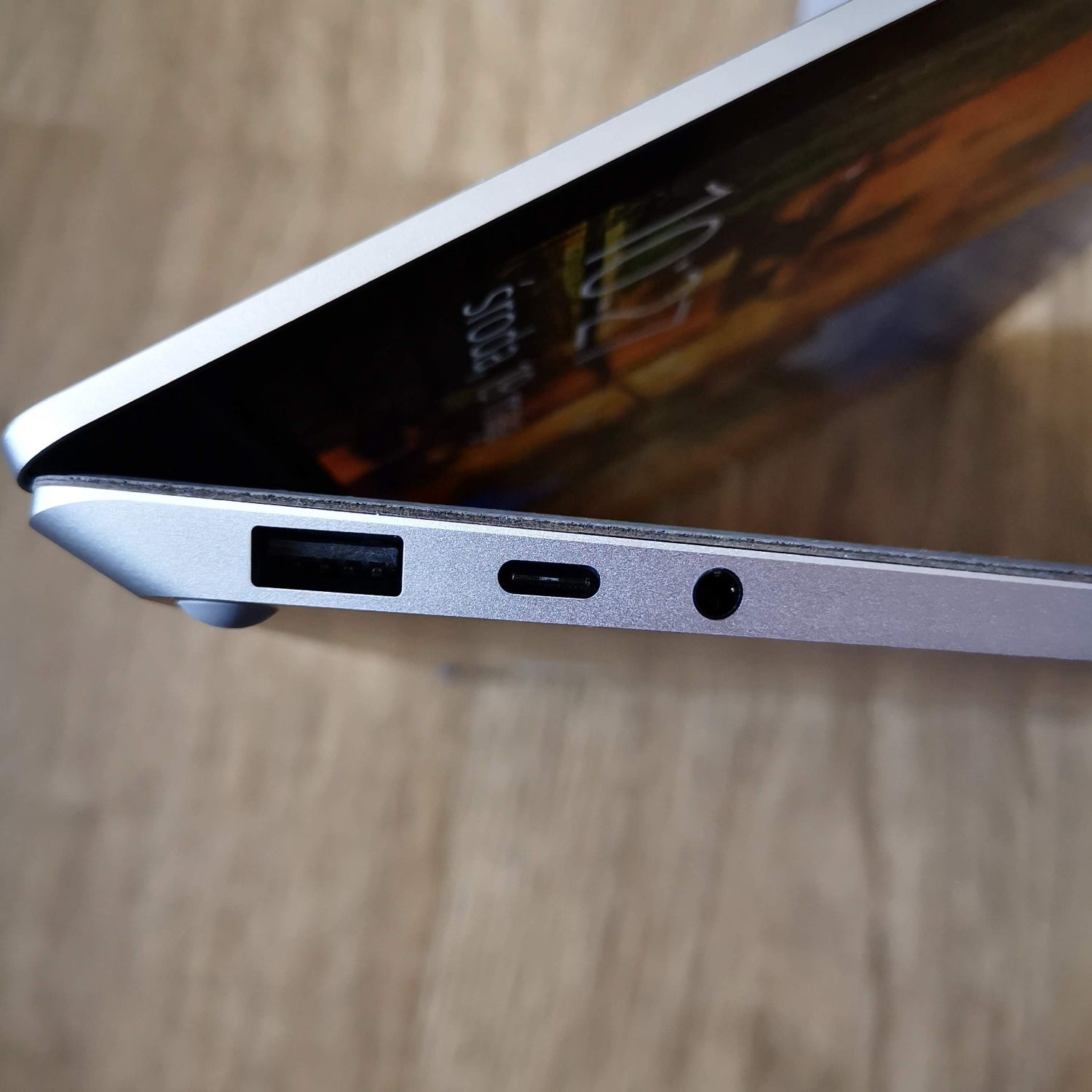 Surface Laptop 4 porty USB