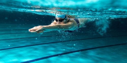 Smartwatch do pływania. Który zegarek sprawdzi się najlepiej podczas treningu w wodzie?