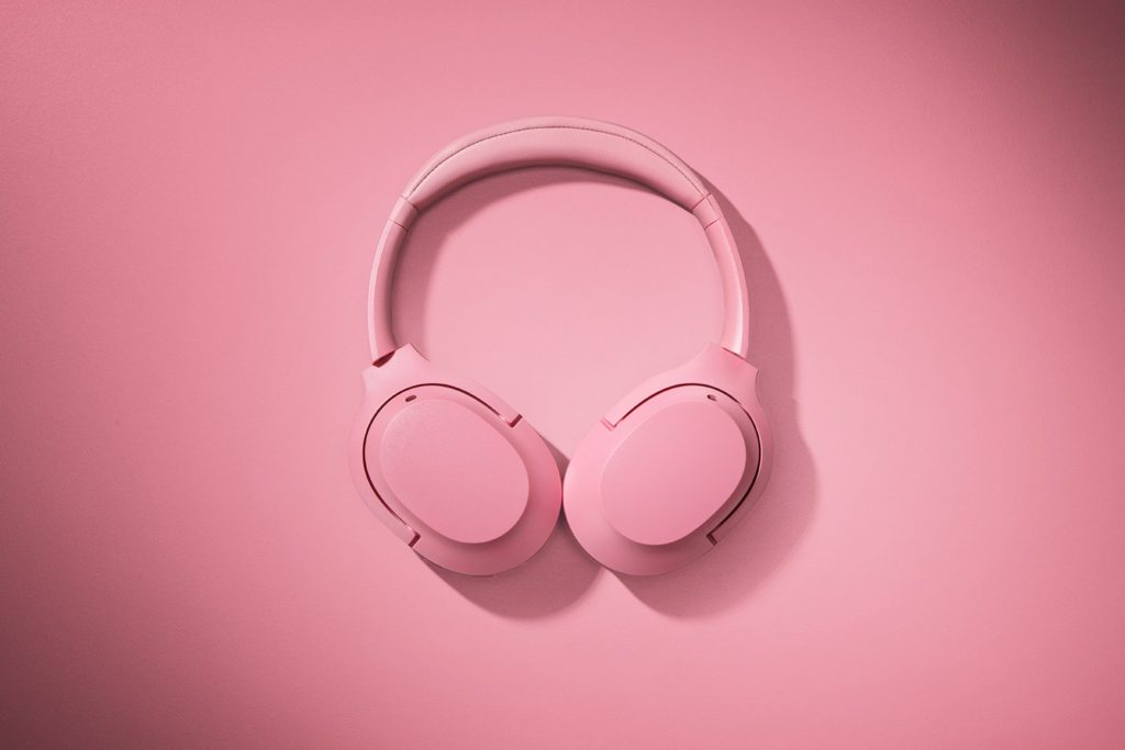 różowe słuchawki bezprzewodowe razer opus x