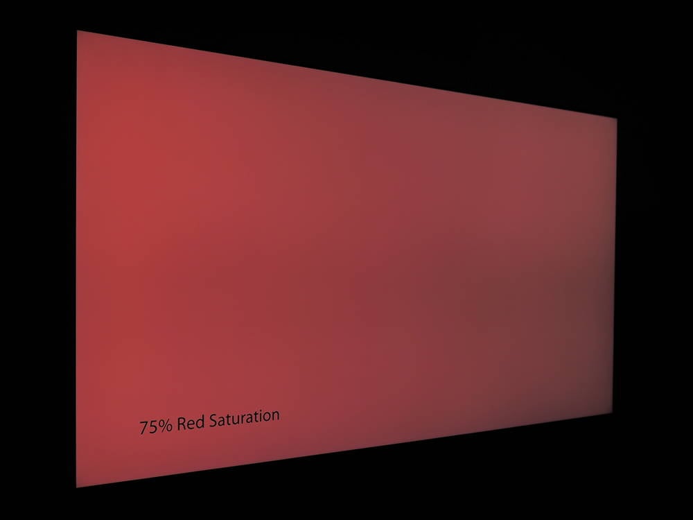 plansza nasyconej w 75% czerwieni widziana pod kątem