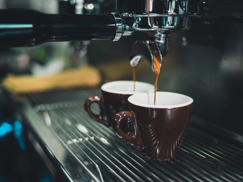 Ekspresy do kawy  – jak wybrać model, który sprosta Twoim oczekiwaniom