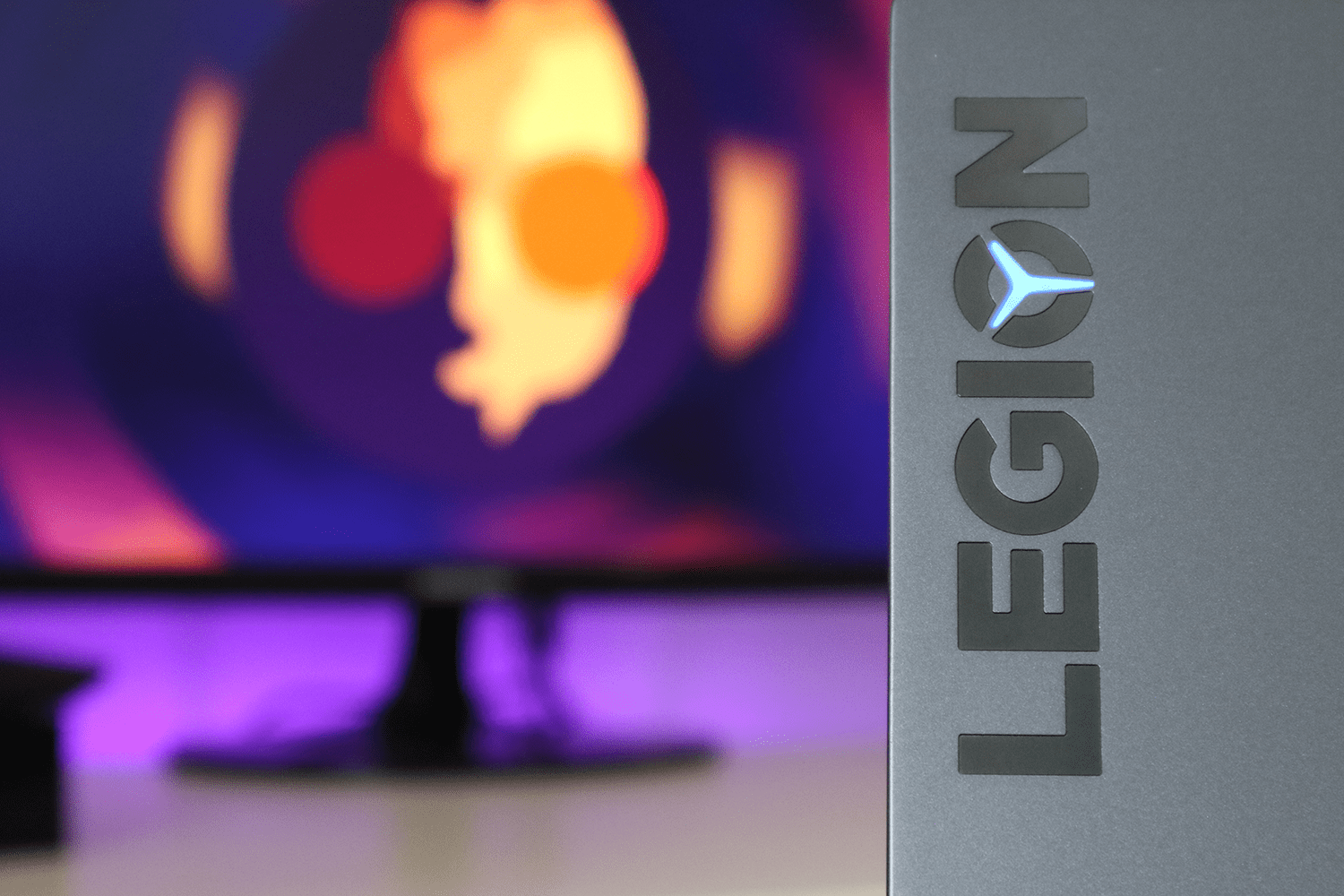 lenovo legion 7 legion logo podświetlone