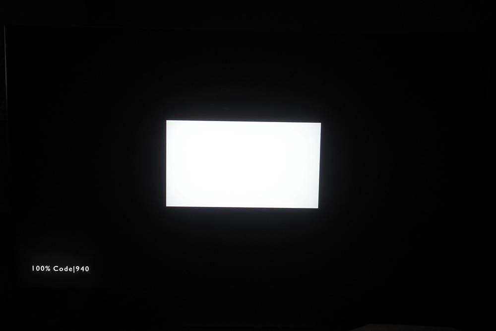 biały prostokąt na tle czarnego ekranu samsung qe55an85
