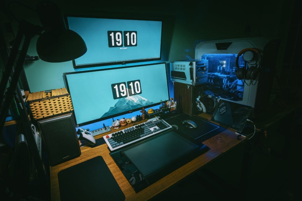 Komputer gamingowy dwa monitory